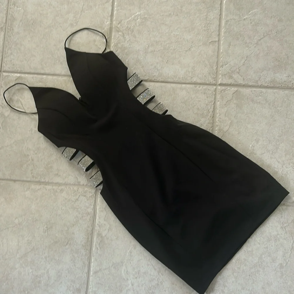 Windsor Black Plunge Neckline Dress - Picture 1 of 13